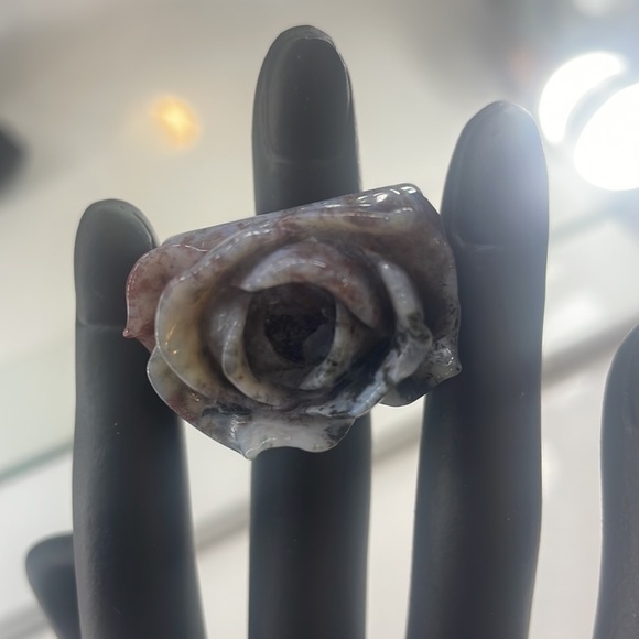 Agate cocktail Rose, Flower chunky Ring, Grey, Size 10 1/2 -11, Unisex - Picture 6 of 6